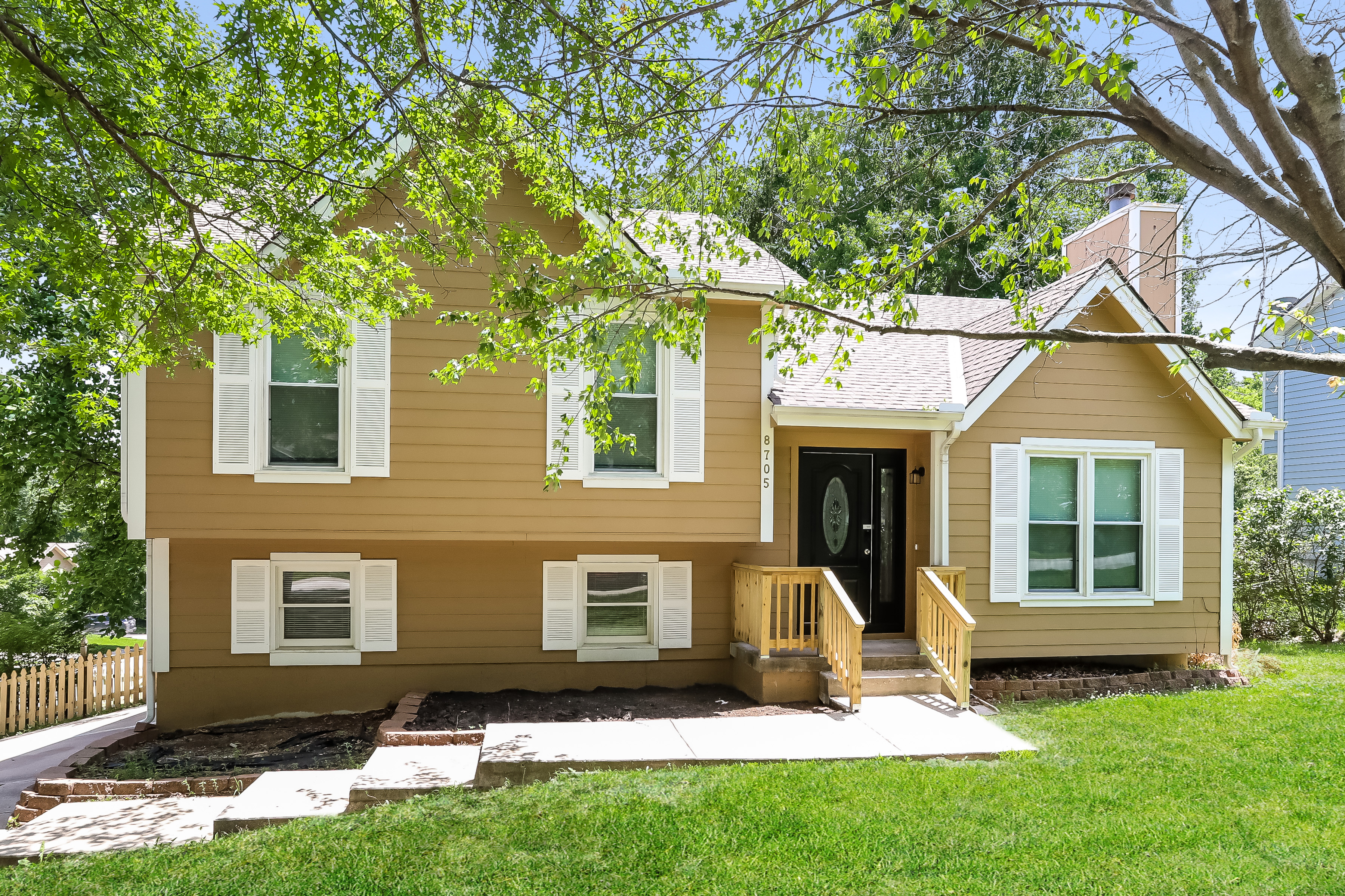 8705 N Crawford Ave Kansas City, MO 64153